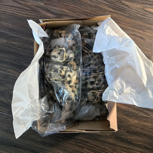 JUST FAB/JF "Kara" Fuzzy Leopard Slippers for Women NEW IN BOX/SIZE 10 - Picture 4 of 5